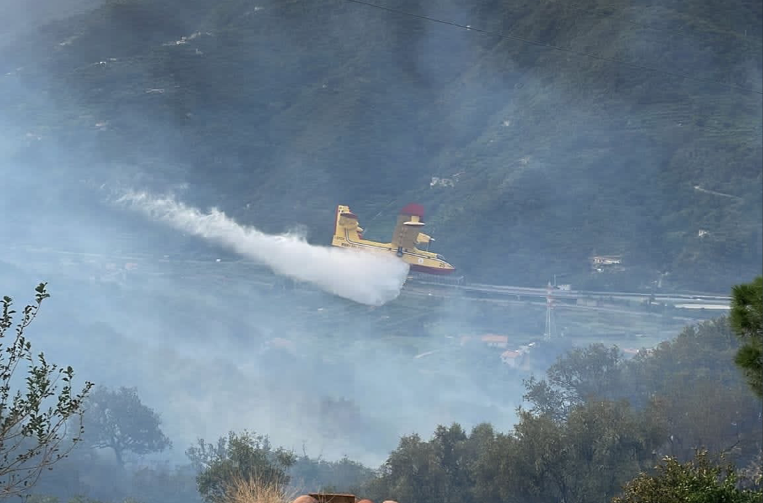 Piraino Incendio Minaccia Il Centro Abitato